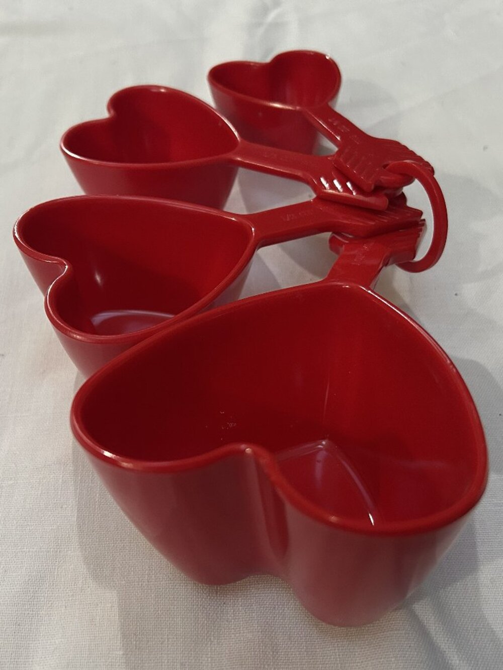 ❤️ Sur La Table Red Heart Shaped Measuring Cups — Set of 4 | Like New
